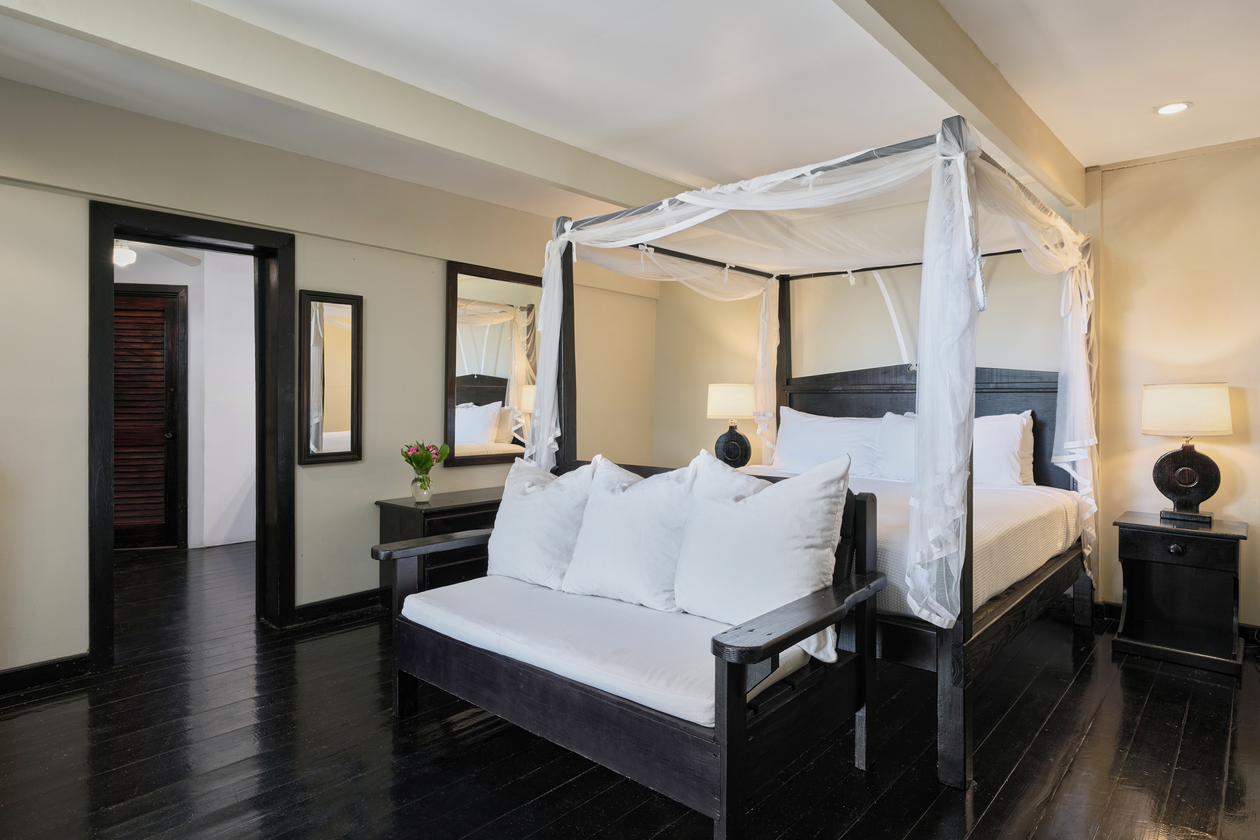 00-Keyonna-Beach-Sunset-Beachfront-Room-Bedroom