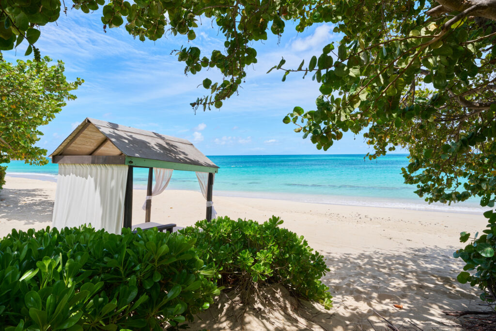 01-Keyonna-Beach-Beachfront-Sanctuary-Cottage-Bali-Bed