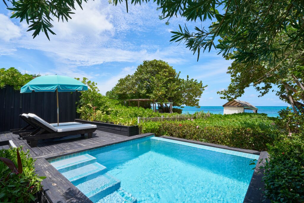 02-Keyonna-Beach-Beachfront-Sanctuary-Cottage-Deck