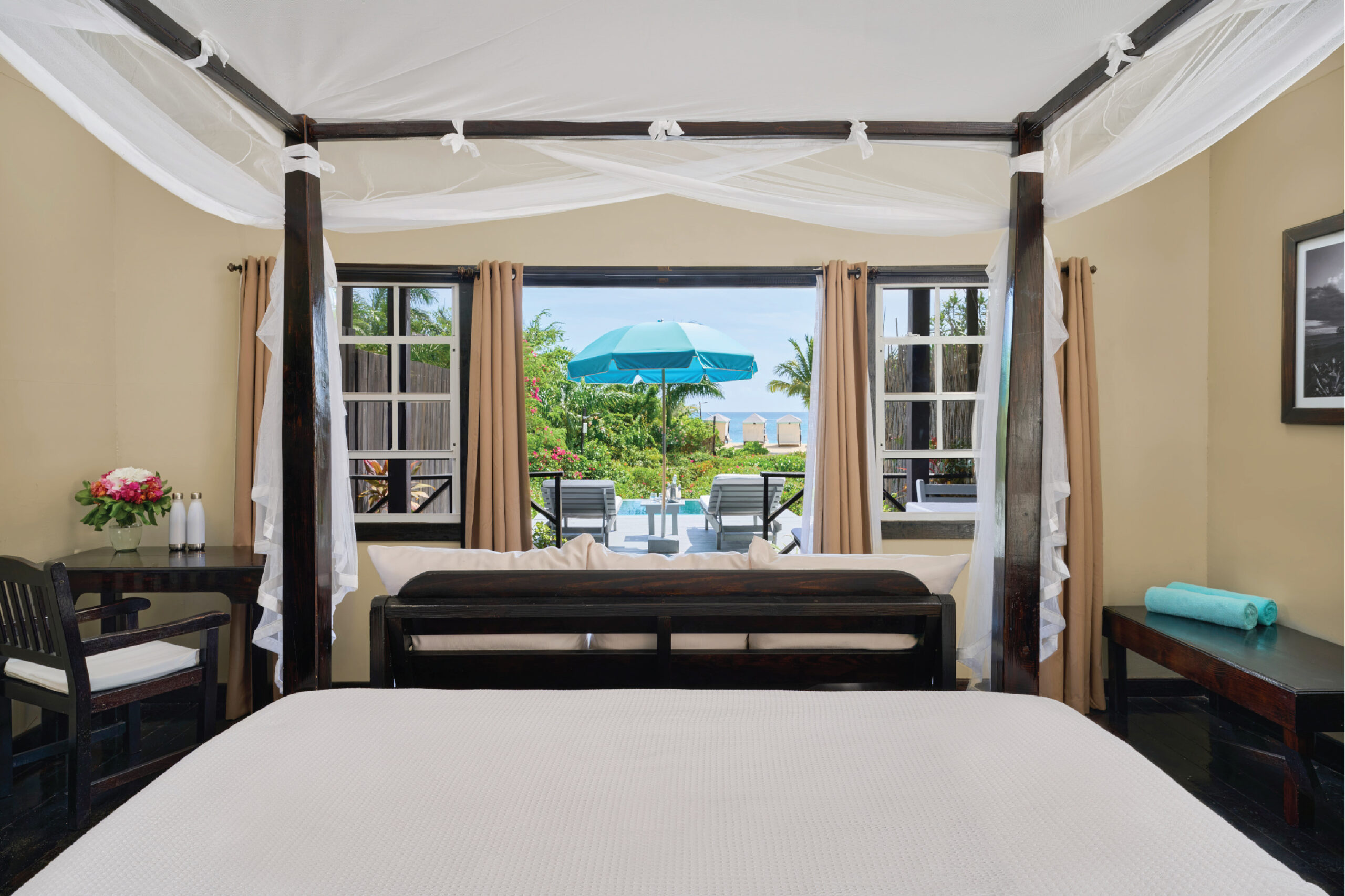 02-Keyonna-Beach-Plunge-Pool-Cottage-Interior-View-LowRes