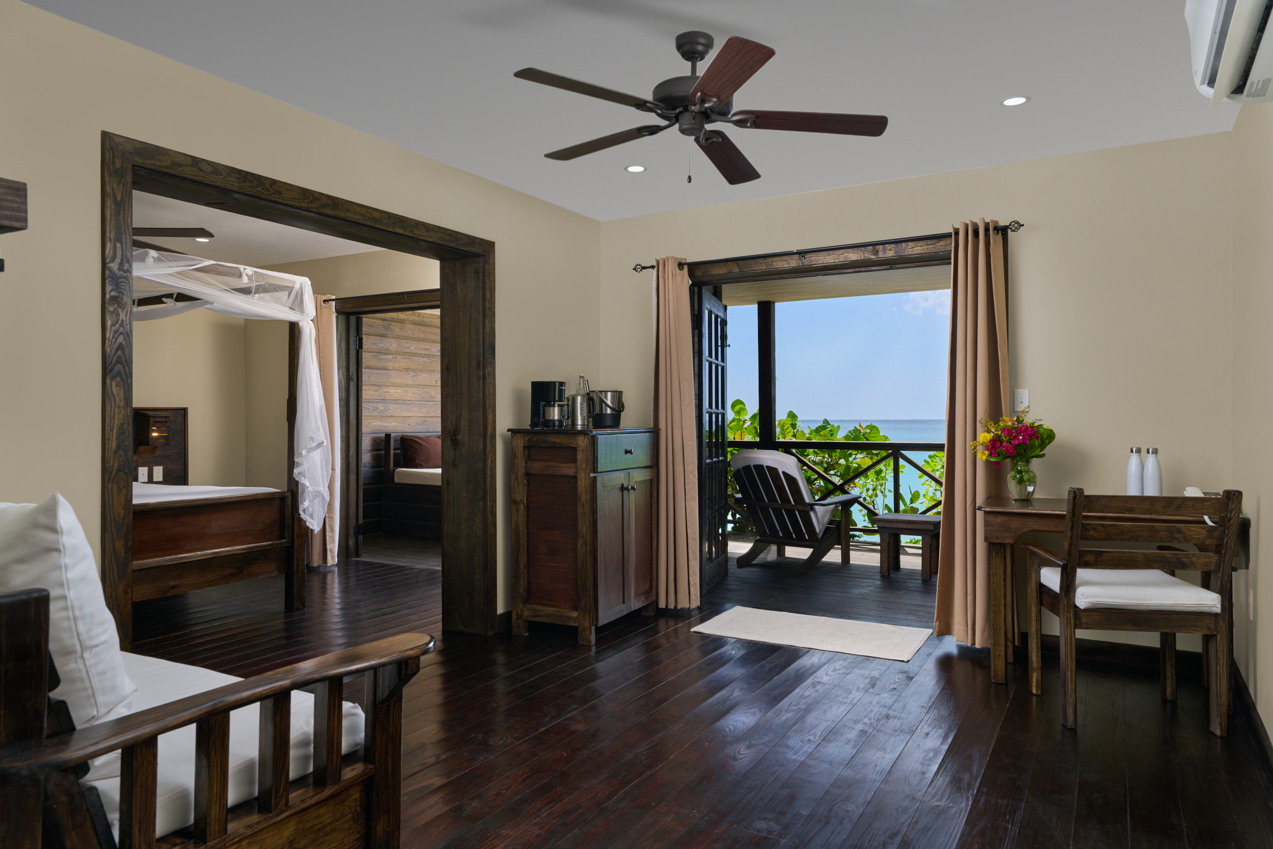 02-Keyonna-Beach-Premium-Sunset-Beachfront-Room-Bedroom-Low-Res