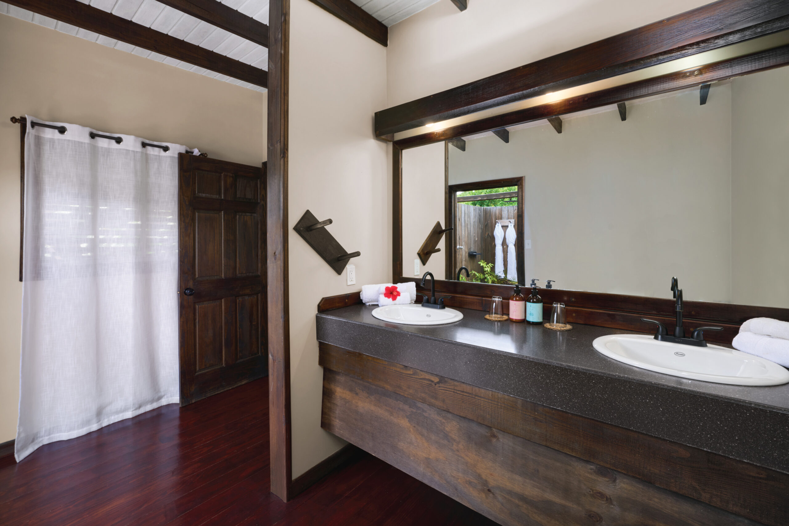 04-Keyonna-Beach-Beachfront-Sanctuary-Pool-Cottage-Bathroom-LowRes