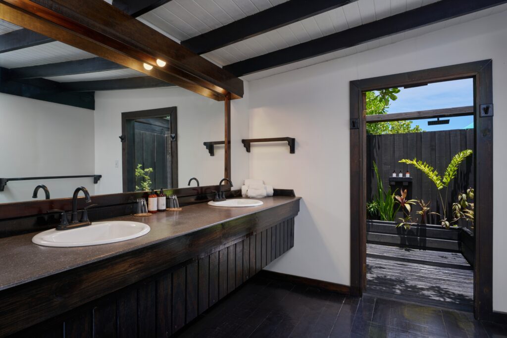 05-Keyonna-Beach-Beachfront-Sanctuary-Cottage-Bathroom