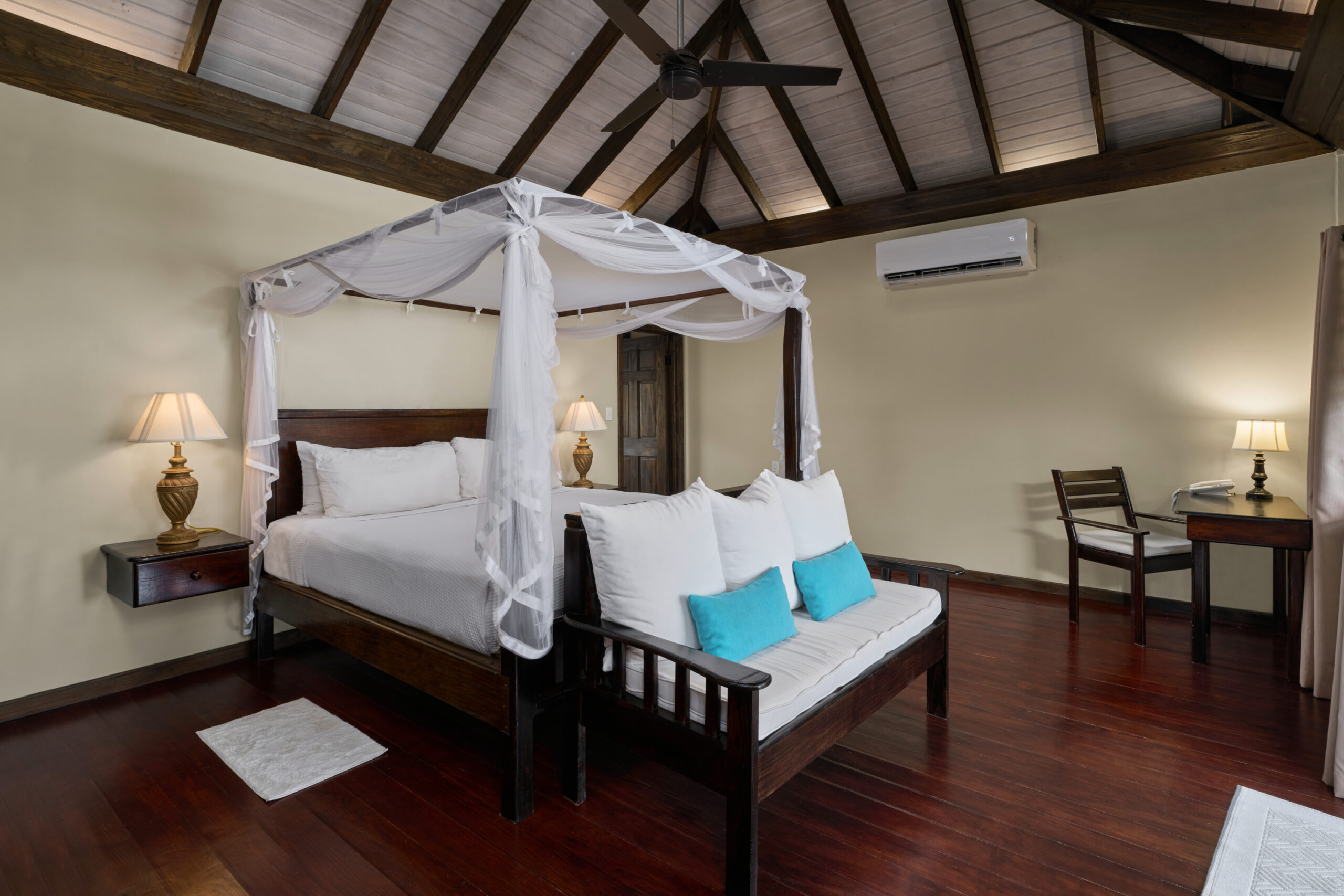 08-Keyonna-Beach-Plunge-Pool-Cottage-Interior-Low-Res