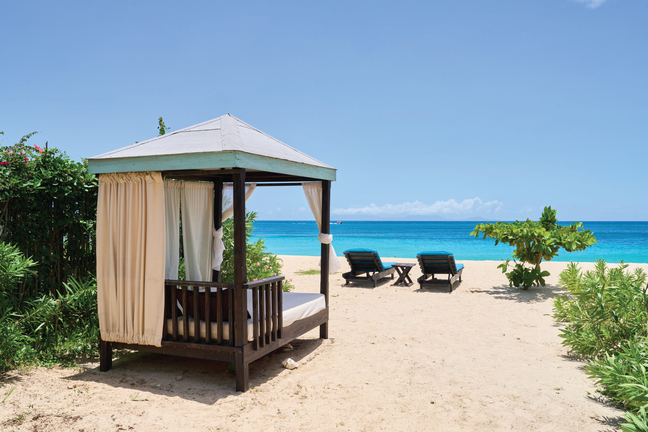 09-Keyonna-Beach-Sanctuary-Pool-Cottage-Bali-Bed-Signature-LowRes